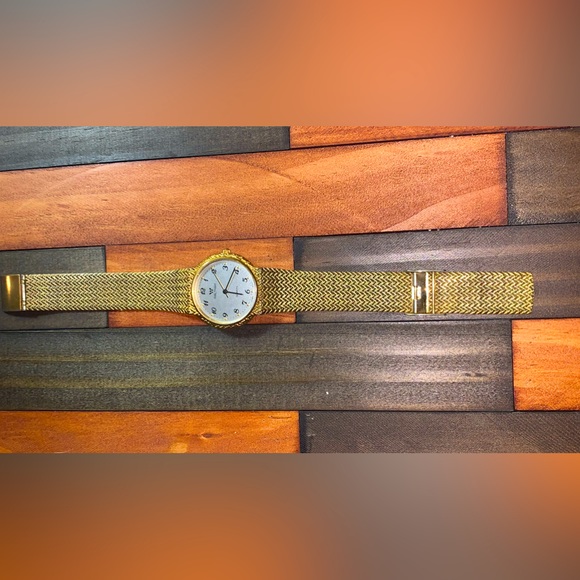 WALTHAM🩶 VINTAGE WATCH GOLDEN TONES - Picture 2 of 4